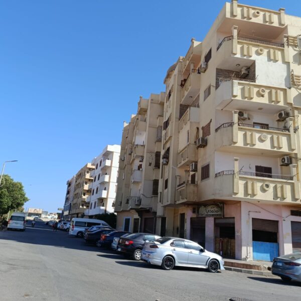 🏡 شقة للبيع بطريق المطار – موقع مميز جدًا بالقرب من مستشفى رويال 🏡